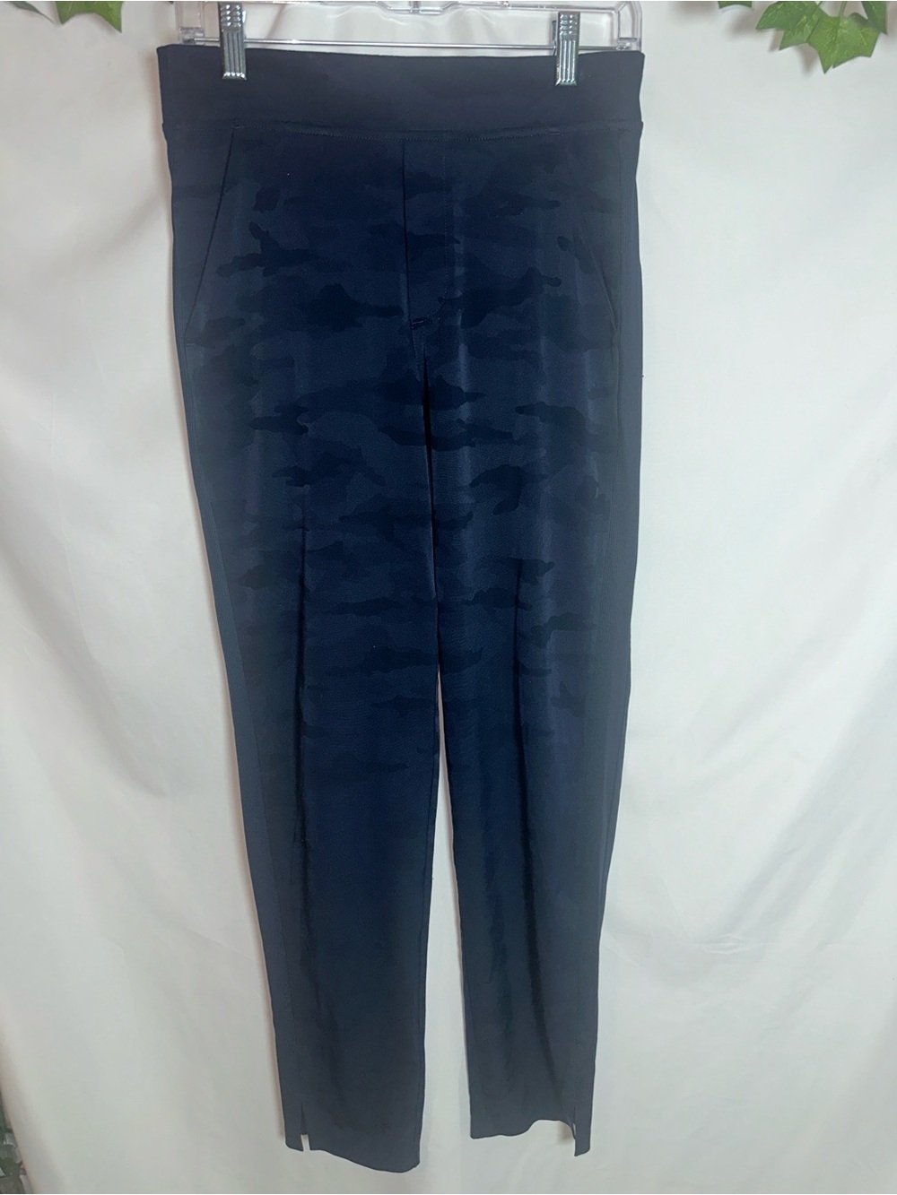 Athleta Navy Camouflage athletic casual pants